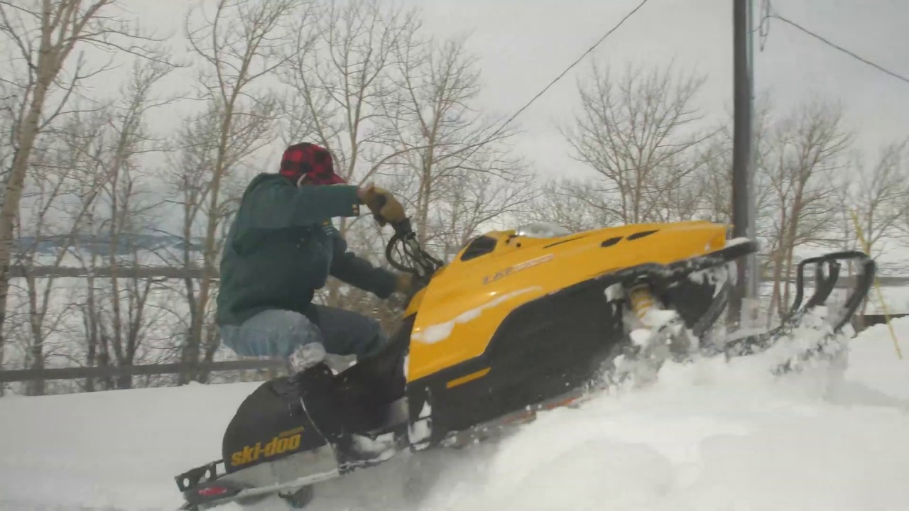 Donny Pelletier goes snowmachine'in