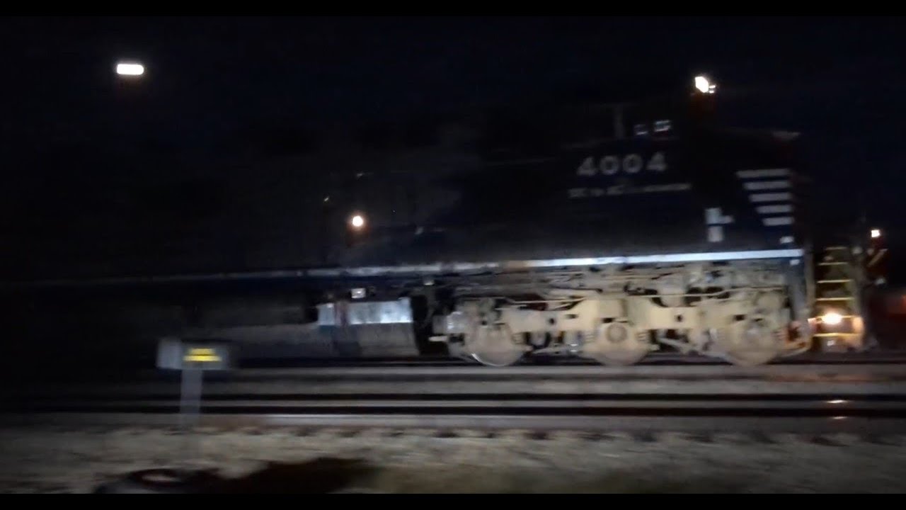 NS 4004 AC44C6M w/V-BLUNTW at night 9/1/25