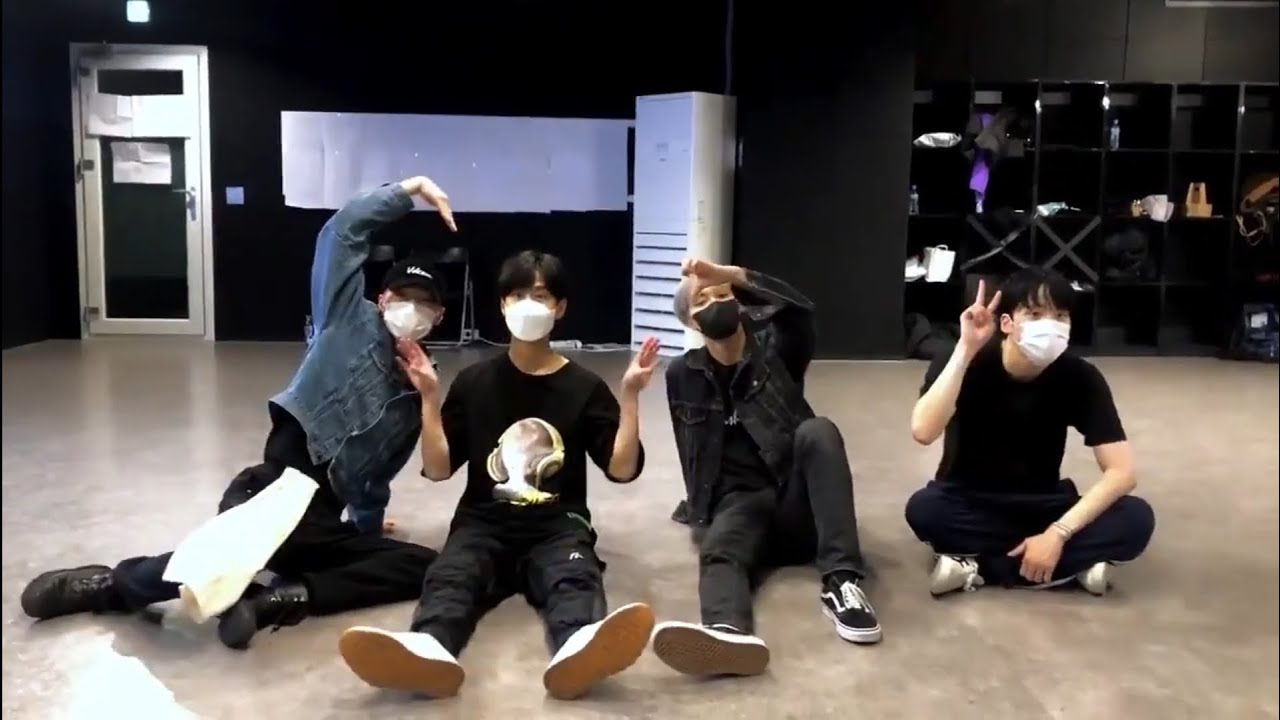 Sparkling dances to ATEEZ's WAVE