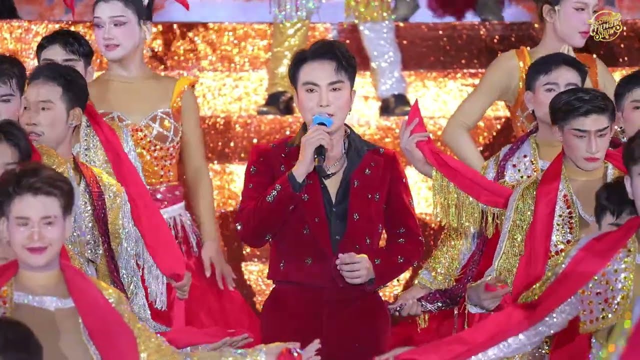 หัวหน้าผุ้นำทีมงาน พระเอกวัฒน์ ศิวดล สาวน้อยลำเพลินโชว์