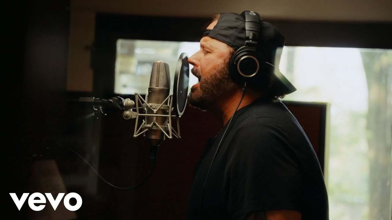 Randy Houser - Back In The Bottle (Official Visualizer)