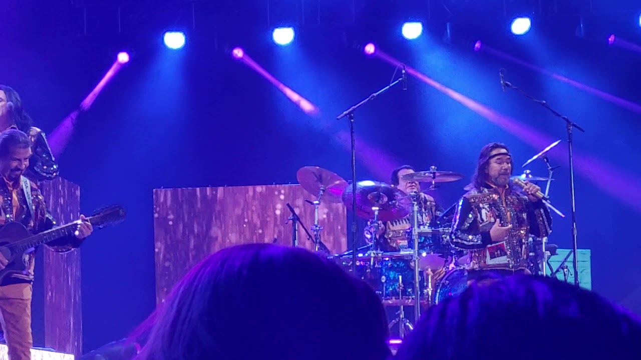 Ladrón de Buena Suerta - LOS BUKIS en Vivo Oakland CA 2021