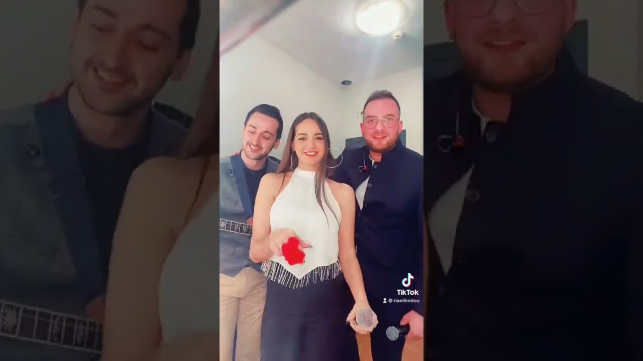 Σ αγαπάει όμως εγώ …. #riaellinidou #kostasantoniou #nikosgyras