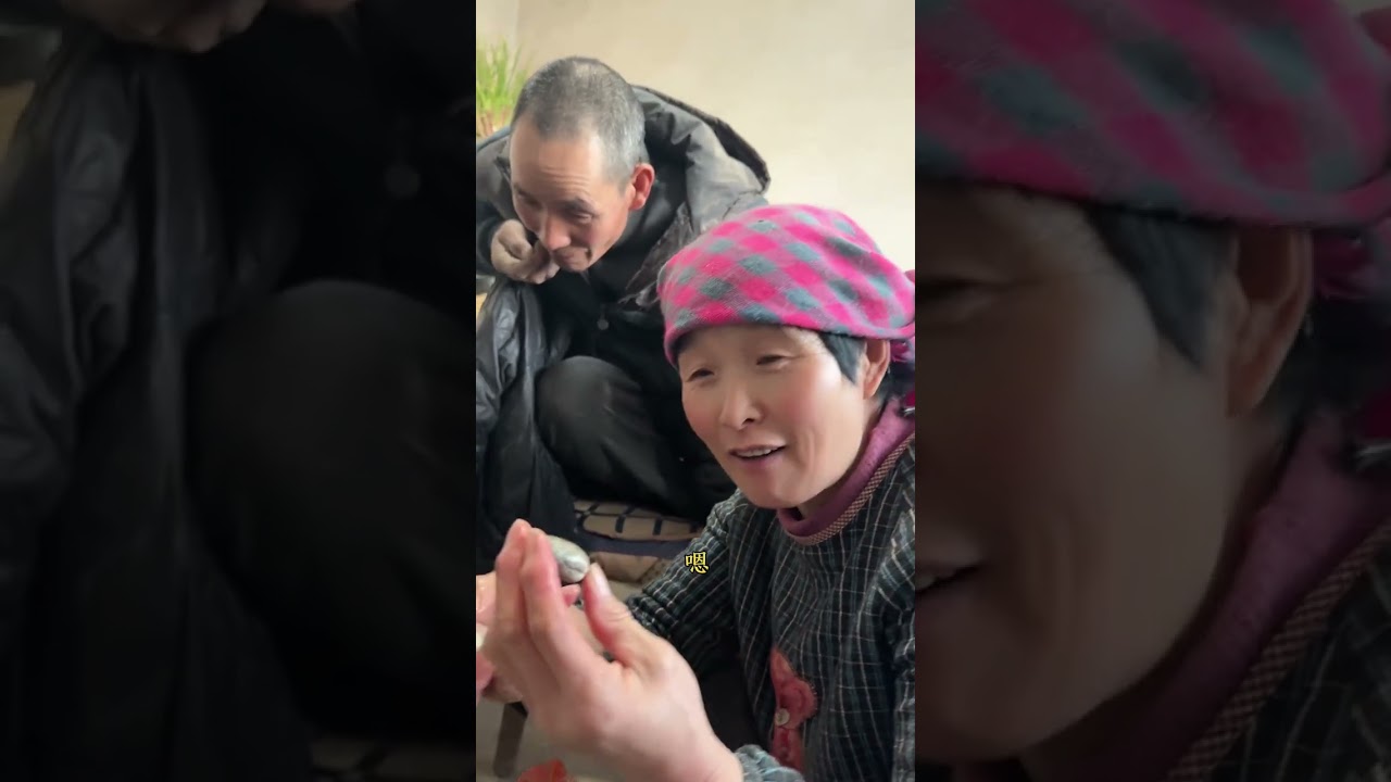 妈妈说：活到五十岁，还没有真正见过螃蟹。每个时代都有它独特的意义。真要感谢如今发达的互联网，让父母看见了更广阔的生活样貌；也要感谢在上海的姐姐，让爸妈尝到了千里之外的不同风味。#这是真正的硬菜 #新