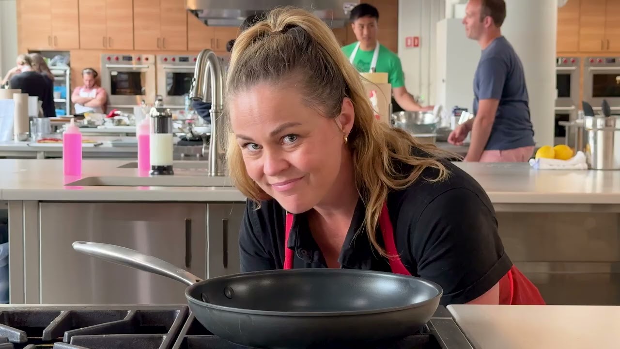 Выбор кулинарной студии America's Test Kitchen как лучшая керамическая сковорода с антипригарным ...