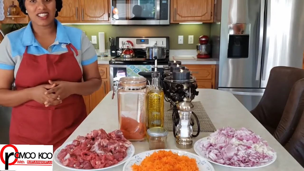 Ittoo diimaa foon fi kaarooti. Red stew with beef and carrot. Karot besiga qey wot. Ethiopian food.