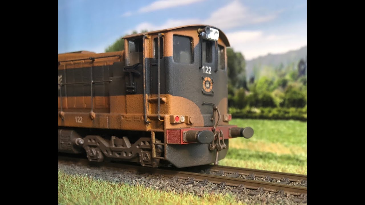 CIE 121 class no 122 in super train livery