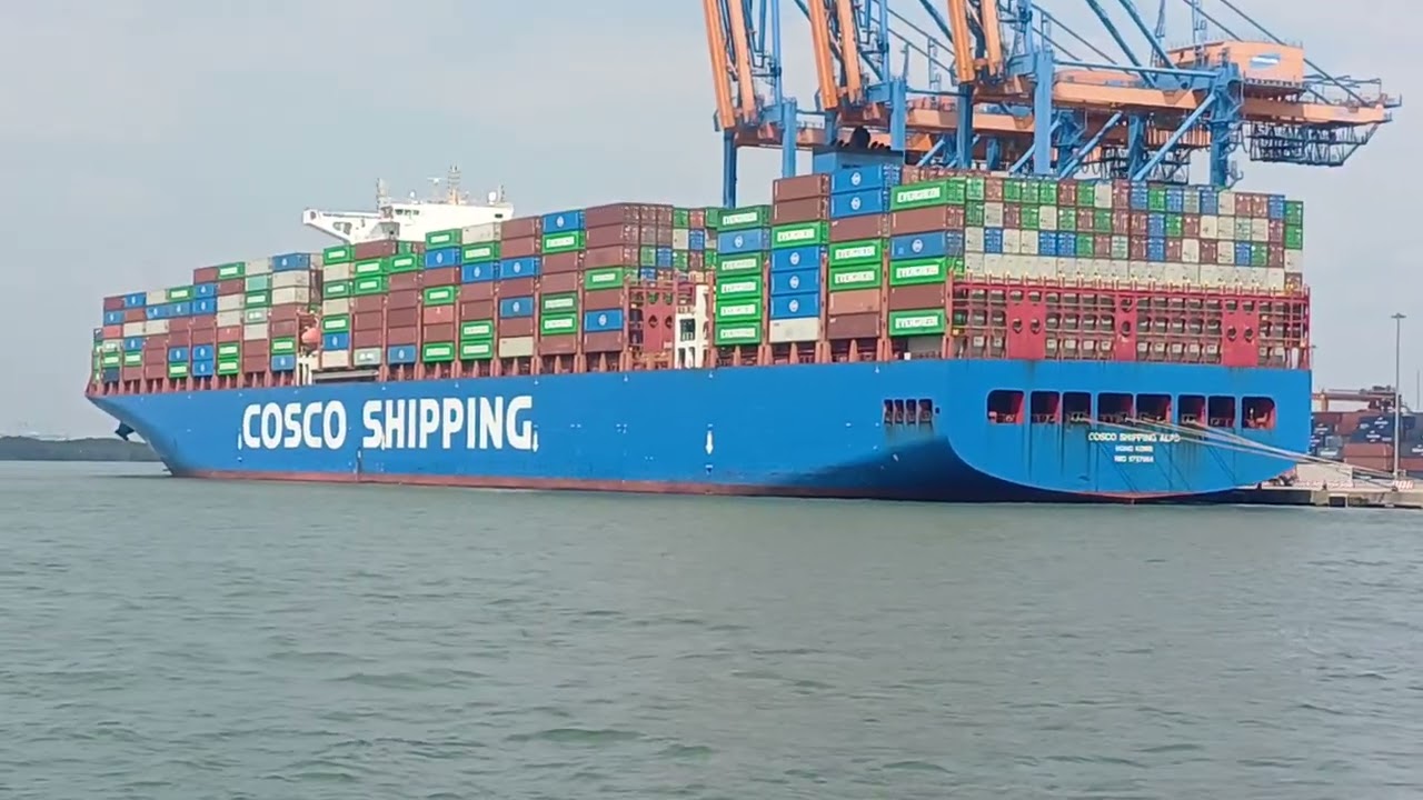 Đây là nhửng con tàu siêu container lớn nhất thế giới đả đến cảng biển nước sâu của viêtnam 