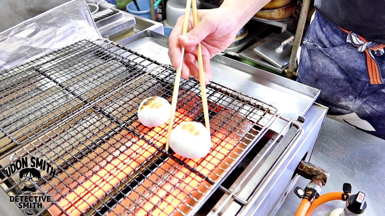 【香川県“常識”】 お雑煮へ「あまぁ〜い♪」あん餅が入った讃岐うどん 【本場かなくまもち 福田】