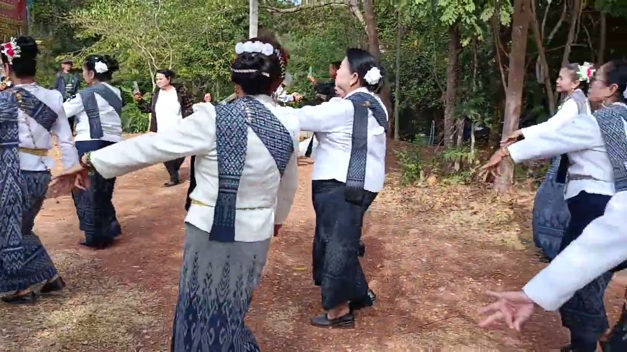 รำแห่กลุ่มนางรำจิตอาสาโคกสว่างกับกุดฉิม รำงานผ้าป่าวัดถ้ำหมาอ้น 27/12/2568