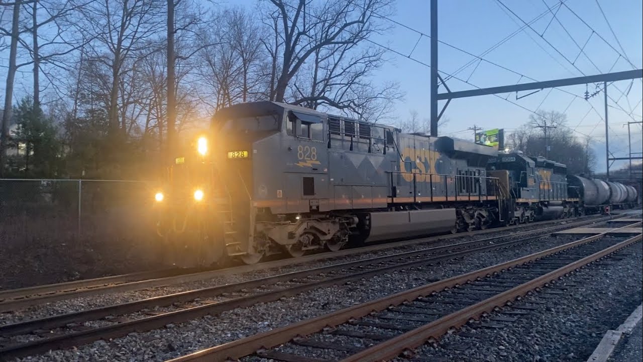 45 minutes of Railfaning at Woodbourne train station,CSX and septa trains!!!(3/26/22)