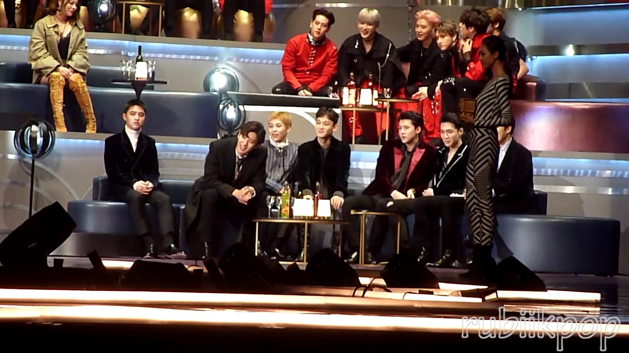 [REACTION FANCAM] 161202 MAMA - EXO REACTS TO BEST OST NOMINEE VIDEO PARODY 엑소 권혁수 패러디