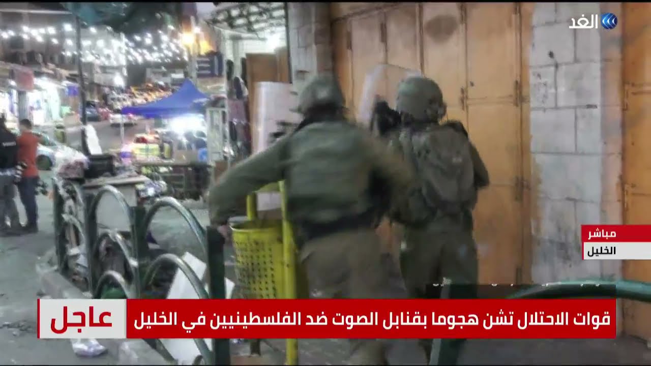 مواجهات عنيفة في منطقة باب الزاوية بالخليل والاحتلال يطلق الرصاص الحي