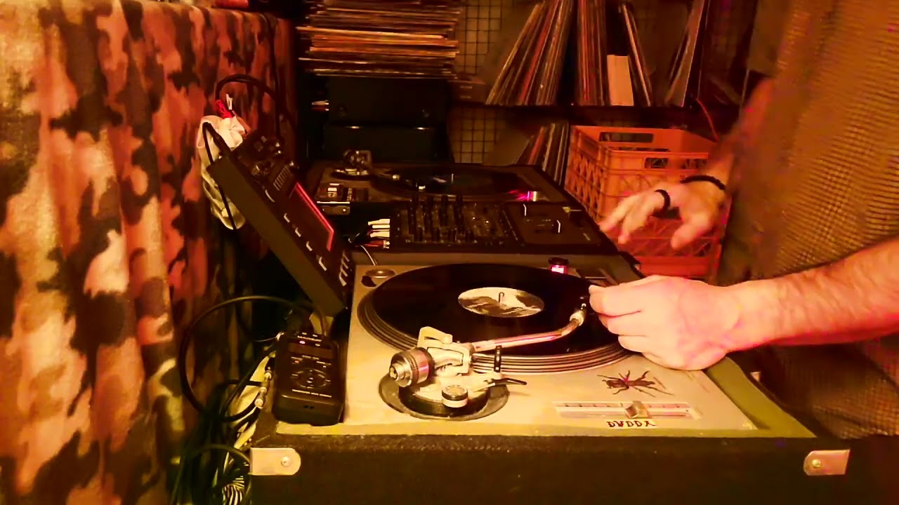 DrGiggles -Old school electro Miami Bass breakdance vocoder - live vinyl DJ Mix #14 turntables video