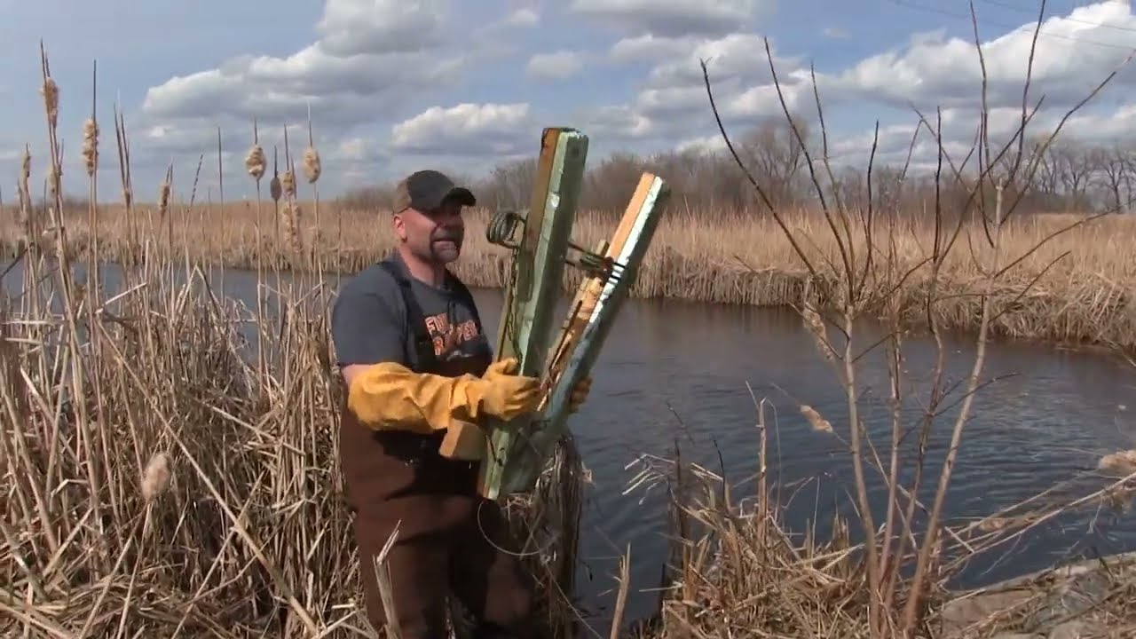 Floats for beaver trapping