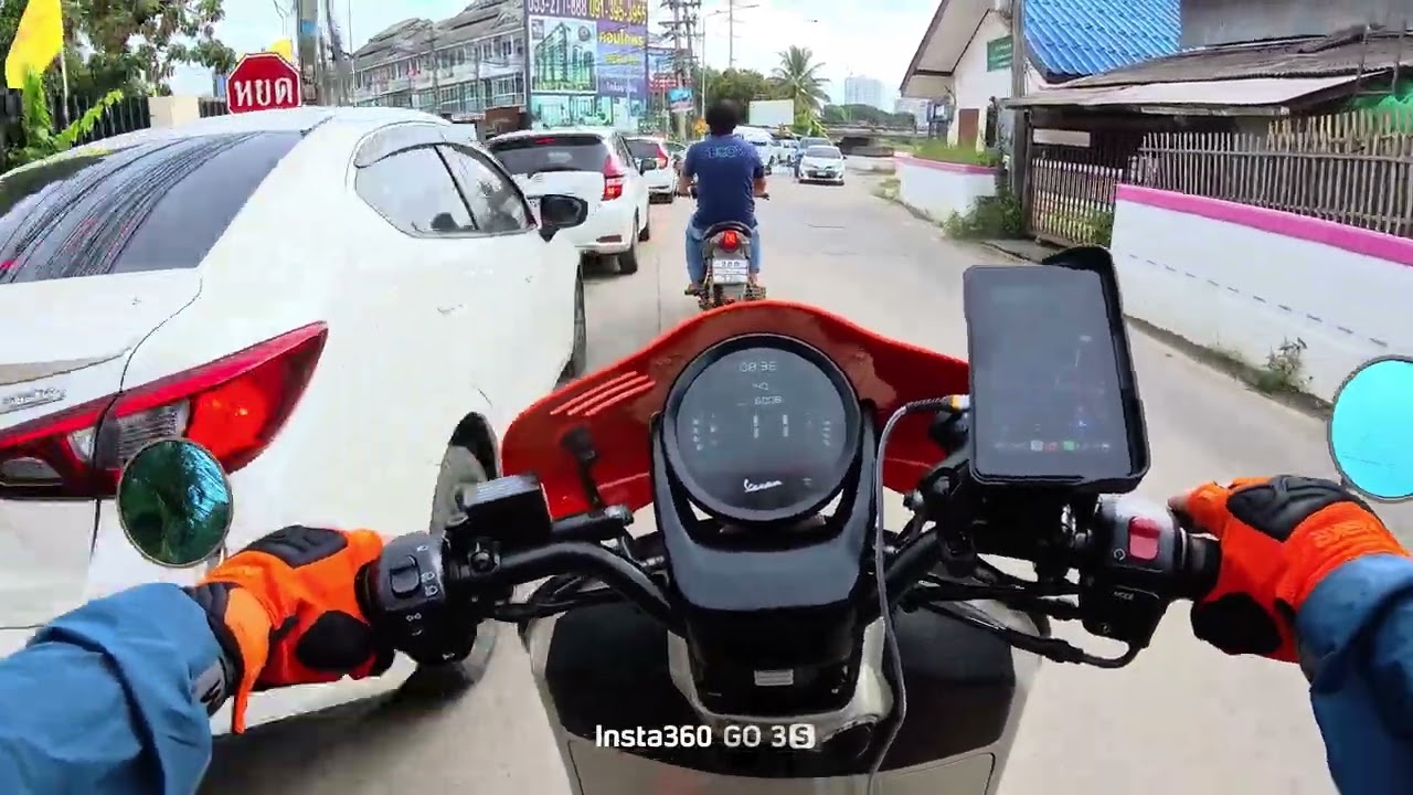 POV: Vespa GTVหาข้าวเช้าทาน. @Deck one Coffee | 4K | insta360 go