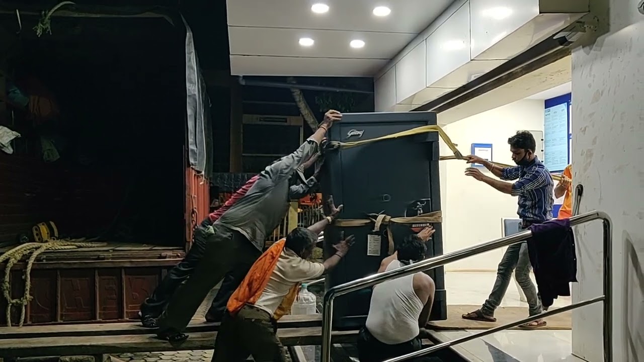 Gold safe locker Packers and Movers Heavy duty Locker shifting movers and packers