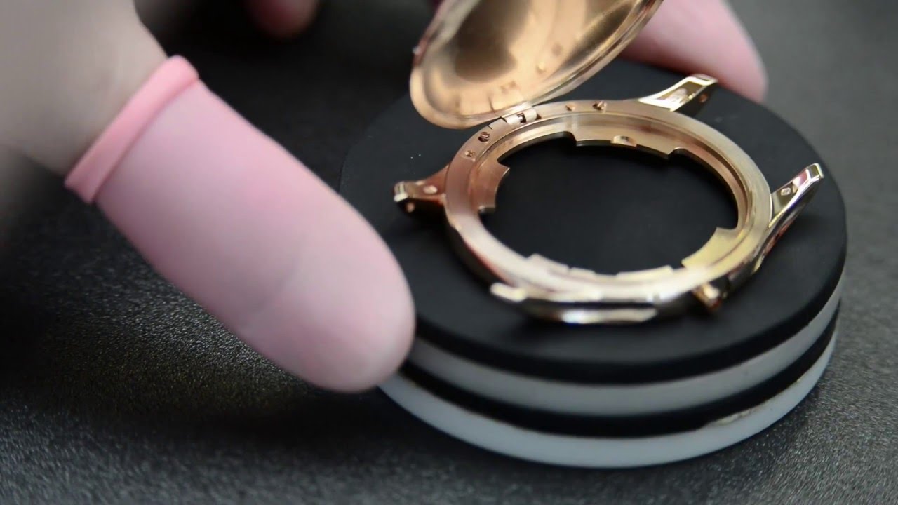 Patek Philippe: Case with invisible hinge