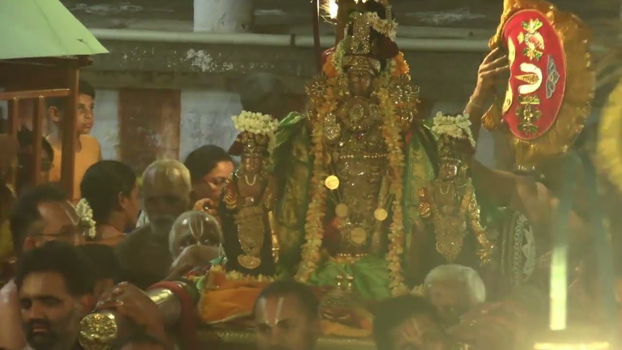 Kanchi Varadarajan-Purattasi Sravanam 2025-Desikan Mangalasasanam -Piriya Vidai-Pushpa Vrushti_1h15m