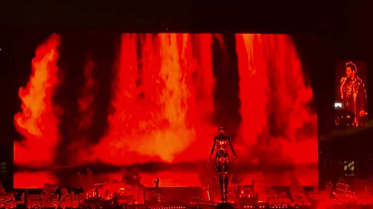 The Weeknd playing Niagara Falls & Creepin live in Chicago 2025