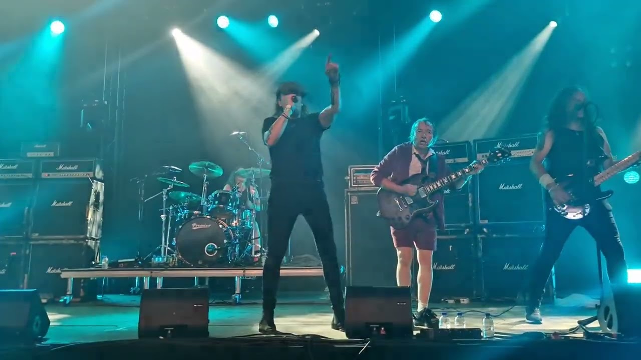 'AC/DC UK'(UK-AC/DC tribute) live at HogeBomenFestival in Den Bosch 10-9-23