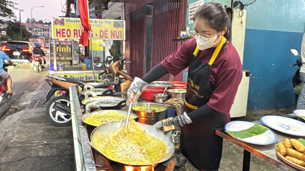 ♻️Bất ngờ khách ập tới mua bánh xèo đông quá trời quá đất