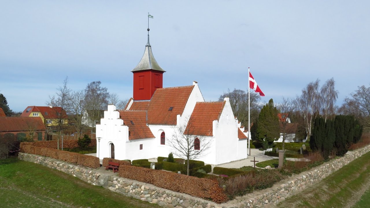 Kornerup Kirke ringer til Højmesse