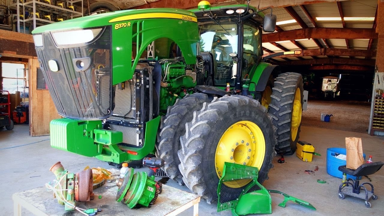 John Deere 8370R — ремонт турбокомпрессора VGT, привода вентилятора и выходного вала IVT.