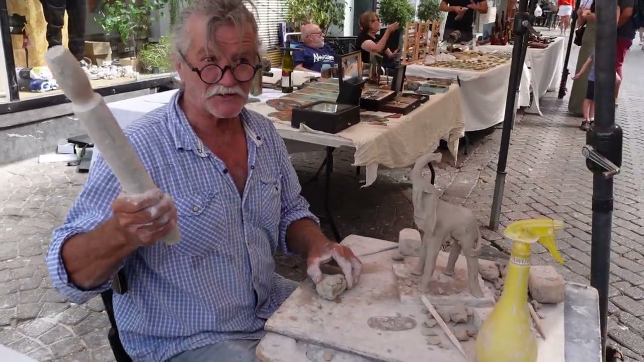 Israeli Man singing Raj Kapoor song मेरा जूता है जापानी in Tel Aviv famous street and Art market.