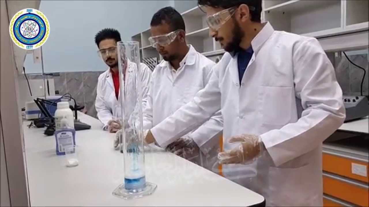 تجربة النافورة العجيبة لطلبة قسم علوم الكيمياء كلية العلوم جامعة ديالى 2015