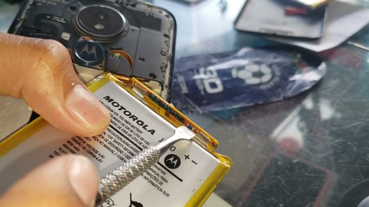 Motorola prende y se apaga! se mantiene sólo con el cargador. falla universal, en este caso g7 power