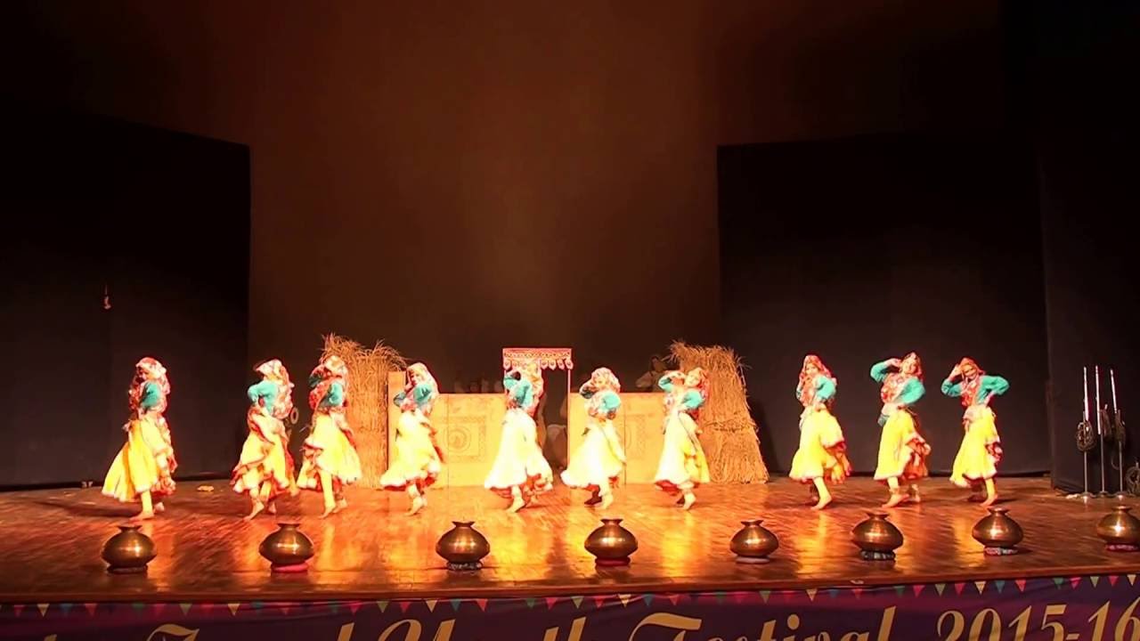 Haryanvi group dance by DAV girls college yamuna nagar