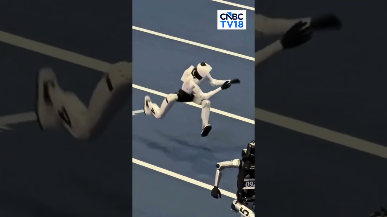 Gold Medalist Robot Wins Fans With 'Shy' Running Style at 2026 World Humanoid Robot Games | N18G