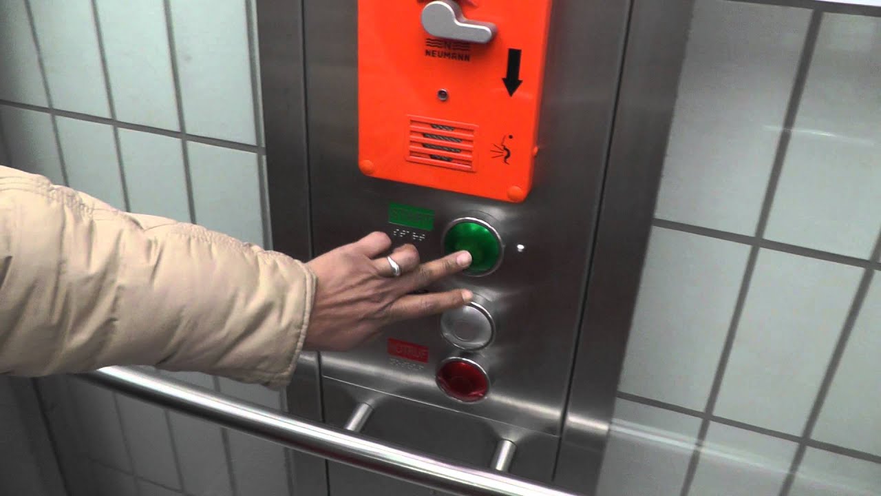 Eelevator, lift, Fahrstuhl. Hütter Aufzüge, Hamburg Hauptbahnhof, 13-12-'14