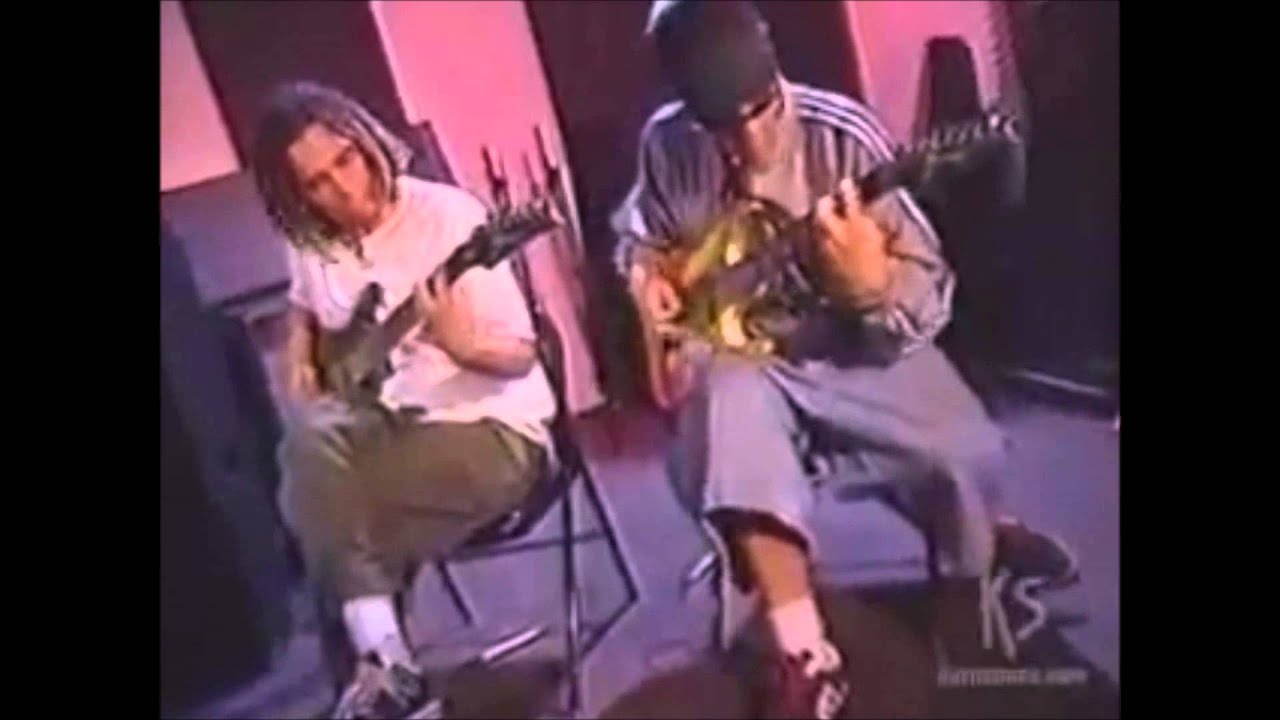 Munky & Head playing Clown