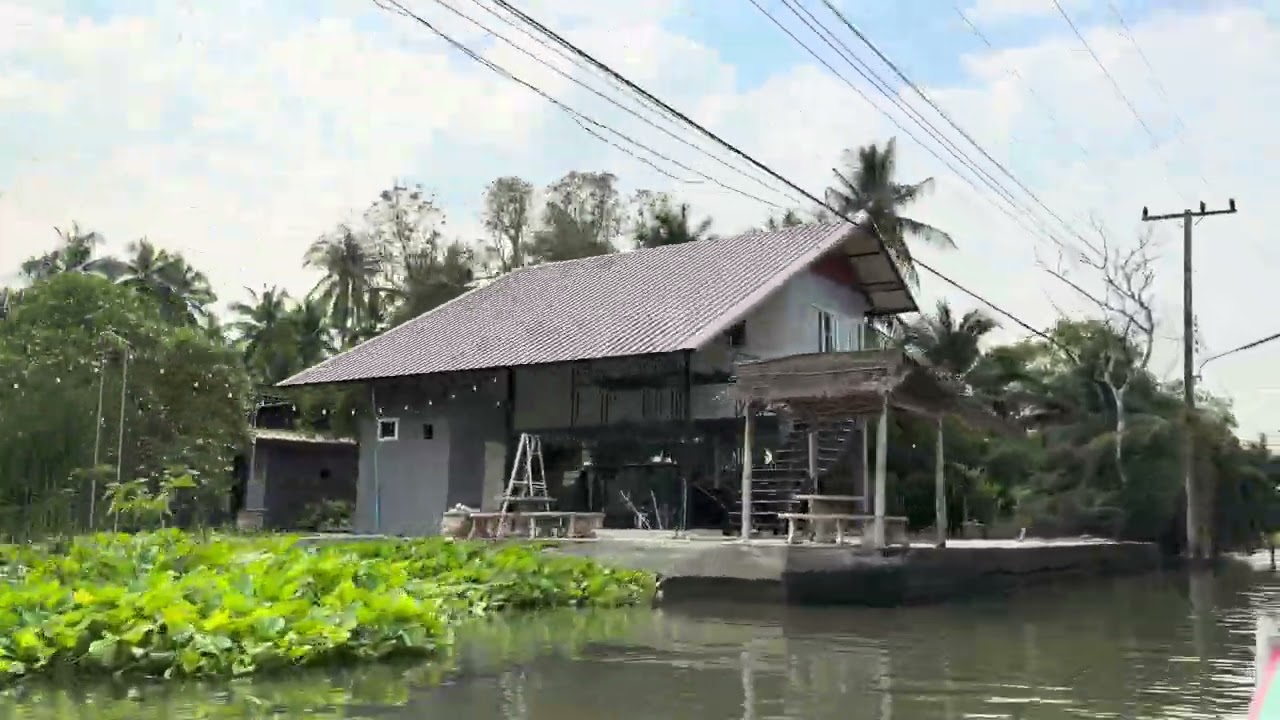 Bangkok - Speedboat goes slow, then accelerates #bangkok #thailand #speedboat #damnoensaduak 