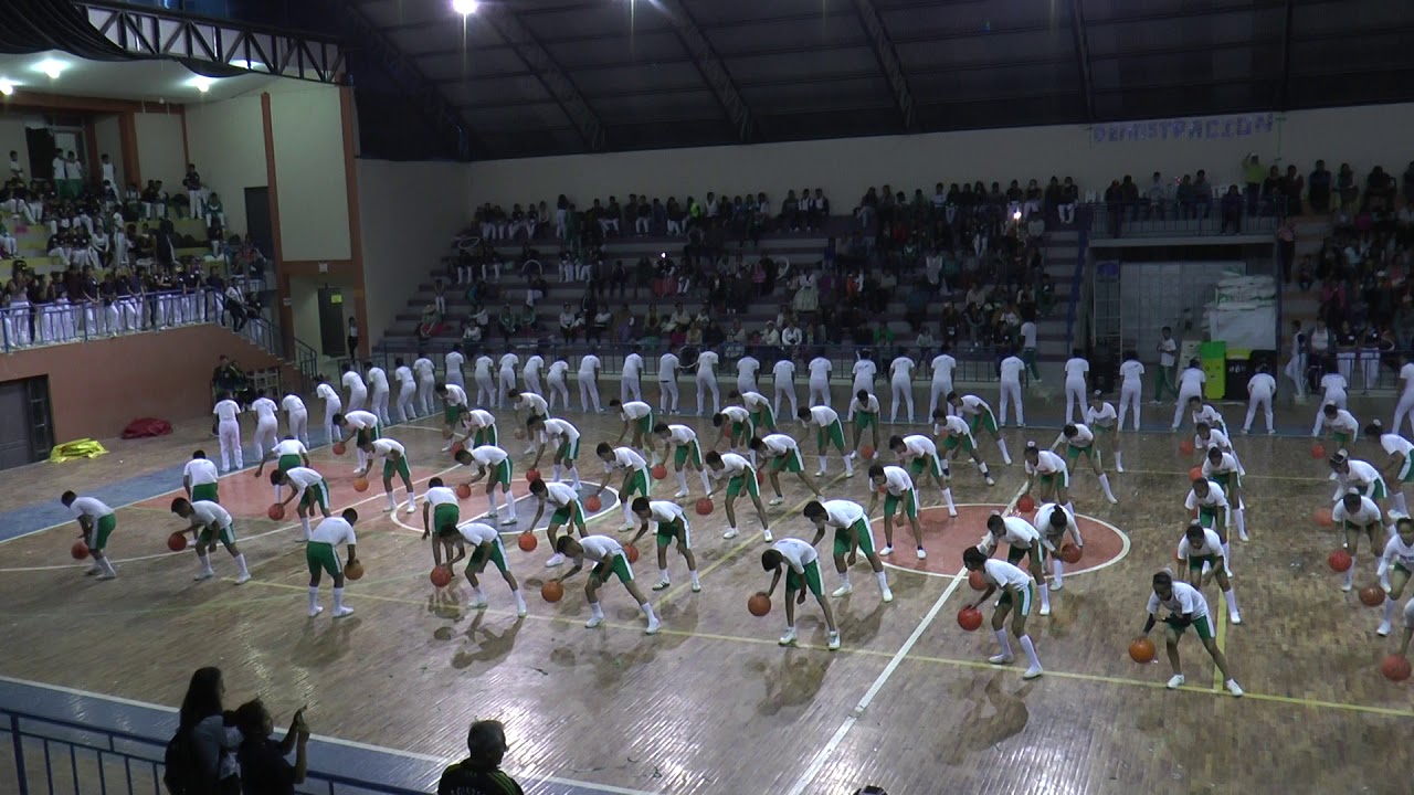 SUPER DEMOSTRACIÓN CON BALONES DE BALONCESTO U.E. AVELINO MERIDA