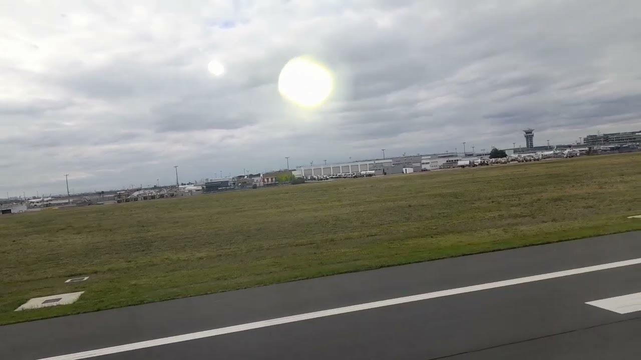 Taking off French Bee/ Airbus A350-900/ Paris(Orly) to New-York (Newark Airport)
