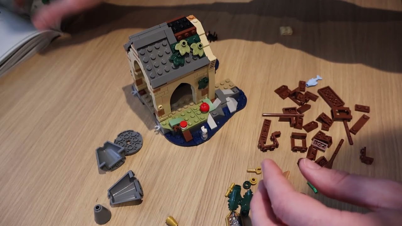 Building LEGO Harry Potter 76426 Hogwarts Castle Boathouse Part III