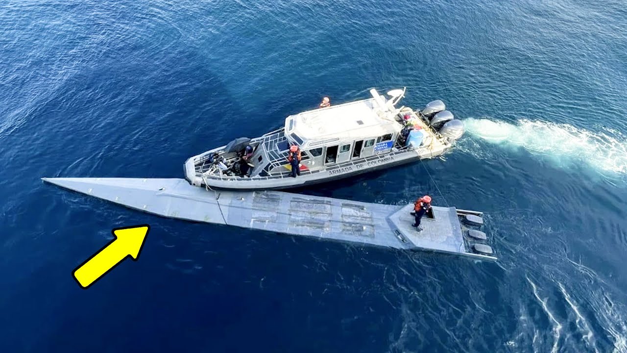 K&uuml;stenwache Stoppt Seltsames Blaues Boot. Was Sie Fanden, Schockierte Die Ganze Welt!