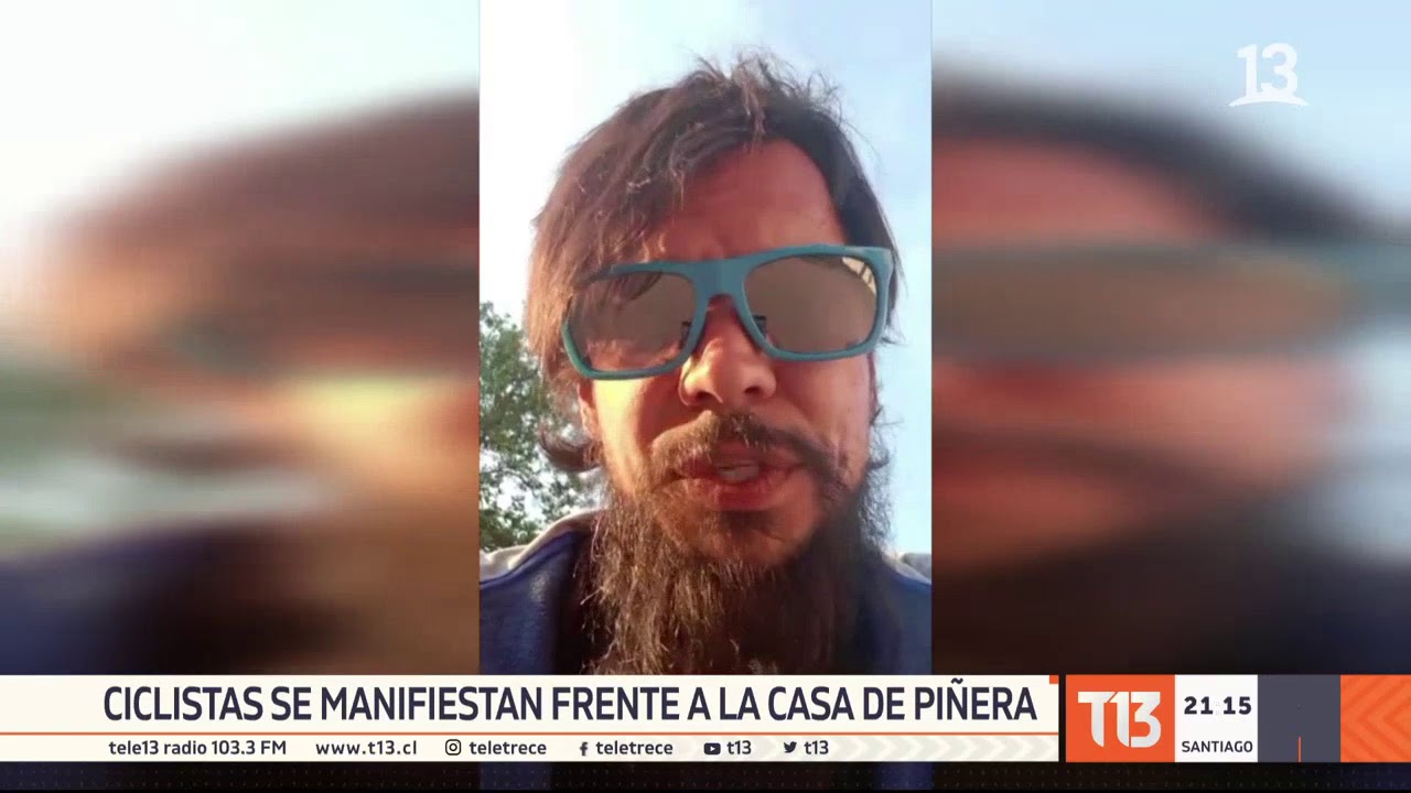 Ciclistas se manifiestan frente a la casa del Presidente Piñera