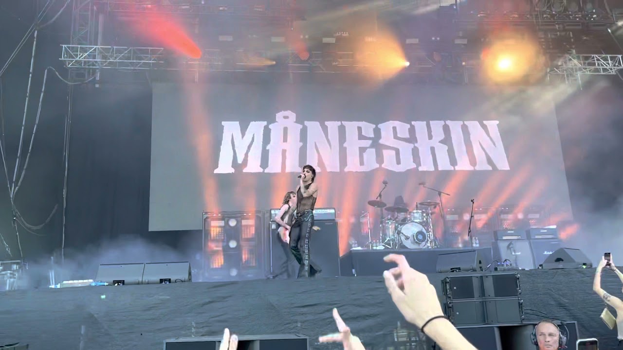Maneskin - I WANNA BE YOUR SLAVE Live in Austria (11/09/2021)