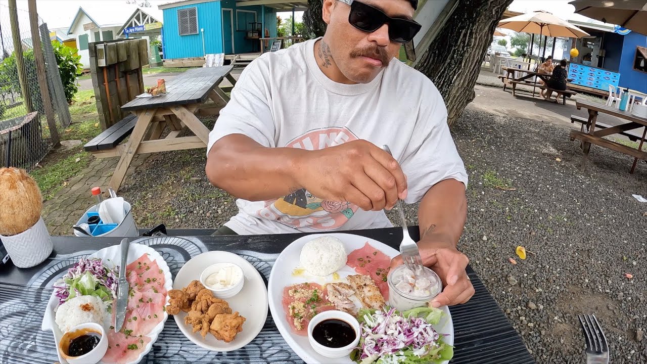 A WHOLE LOT OF FOOD IN RARO 🏝
