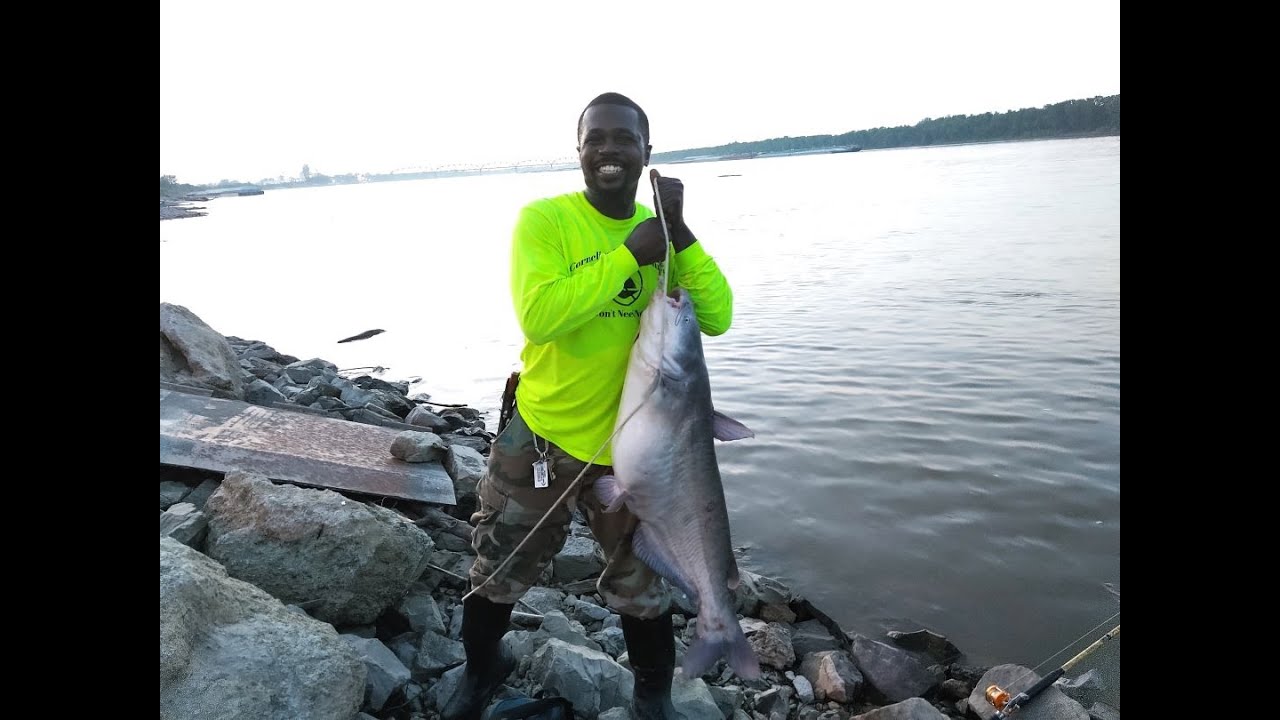 Laid Into Big Boy Jones!! Ohio River Catfishing!!