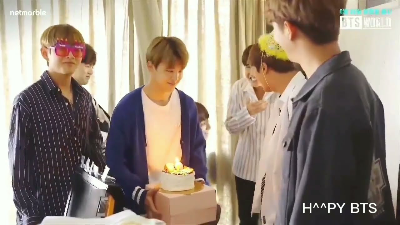 Park Jimin cracking his bones