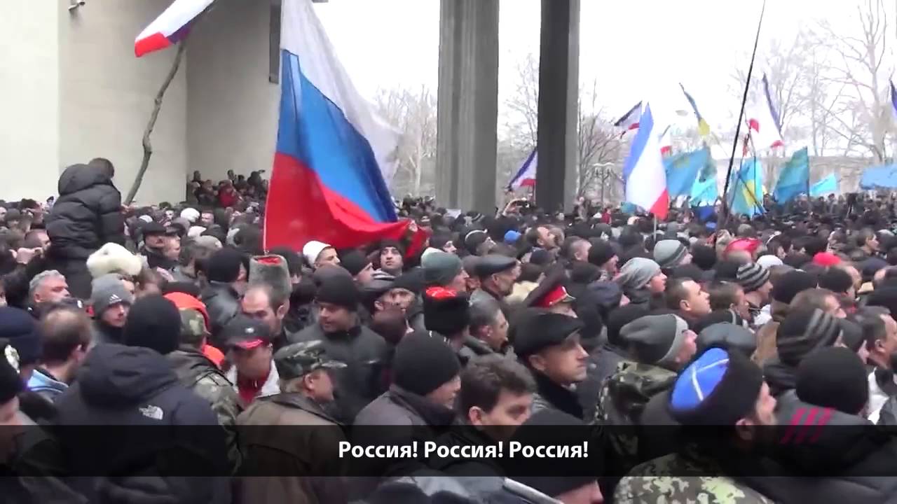 Митинг в Крыму в марте 2014: половина толпы скандирует «Россия!», другая – «Украина!»