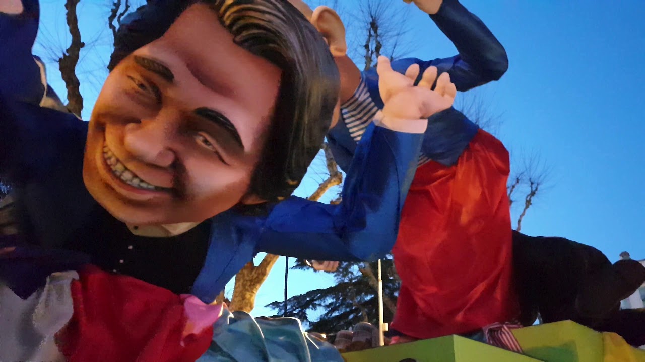 Sorti des chars de carnaval de Nice 2020 (15/02/2020)