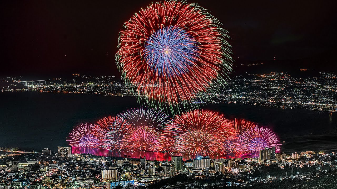 [4K] 諏訪湖の夜景と全国新作花火競技大会 水上スターマイン Kiss of Fire - Suwa Lake FIreworks Competision 2019