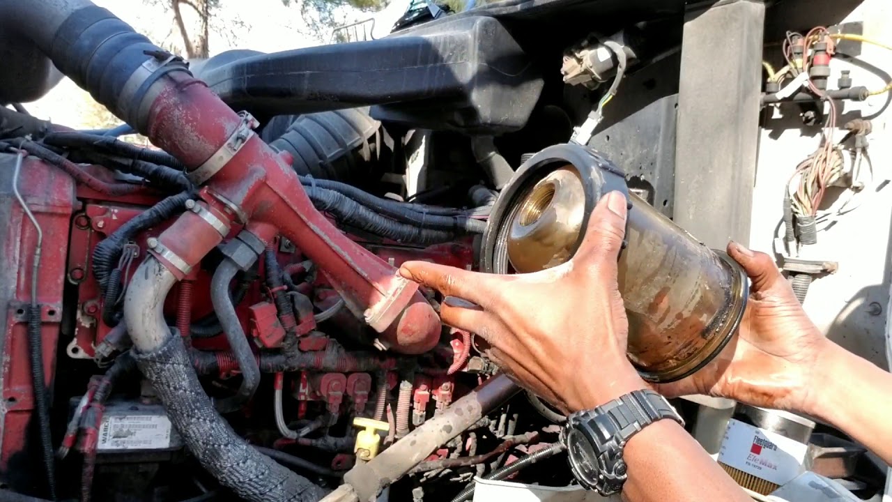 Замена топливных фильтров 2007 International 9400 Cummins ISX