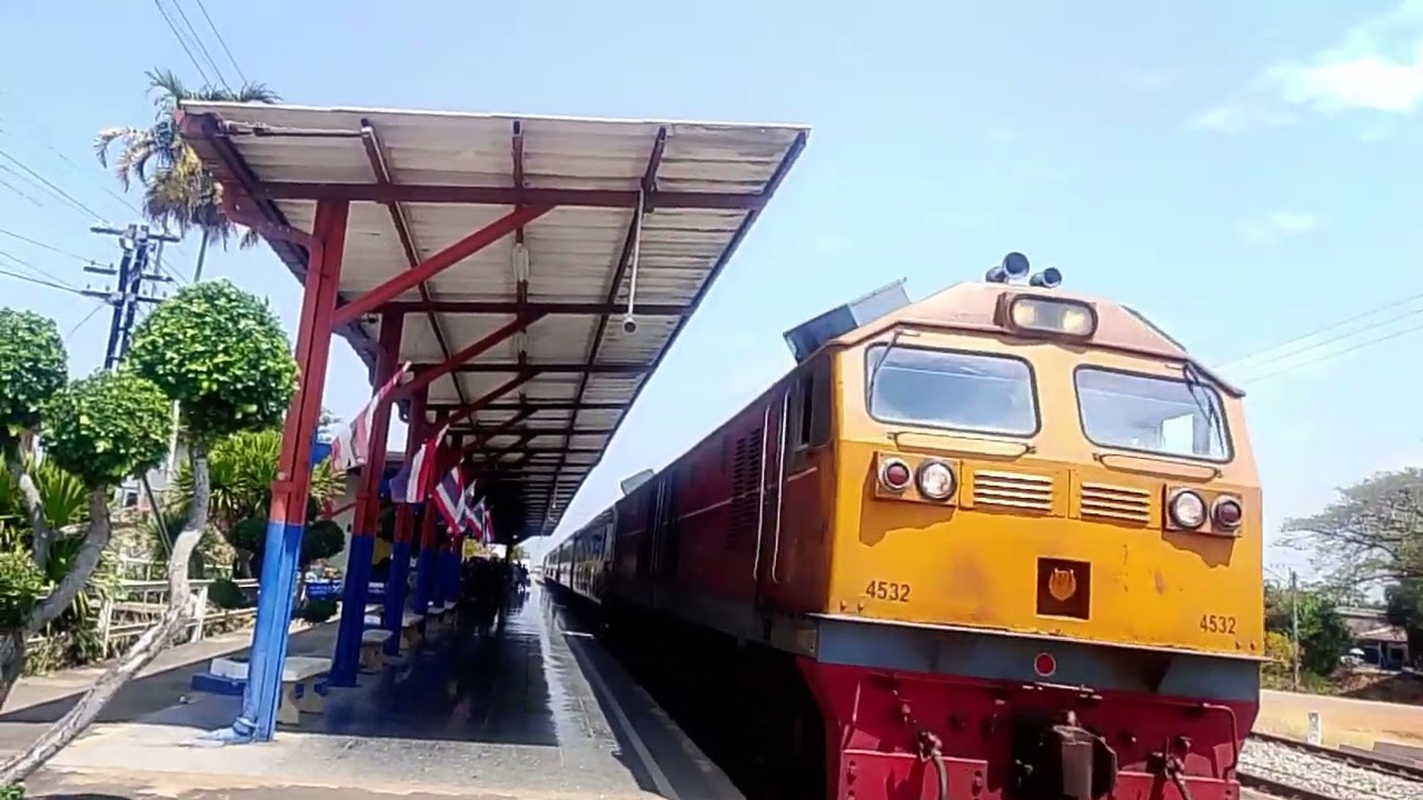 GEA4532 รถเร็วที่ 112 เด่นชัย - กรุงเทพอภิวัฒน์ จอด บางมูลนาก เวลา 12.08 ตามเวลา